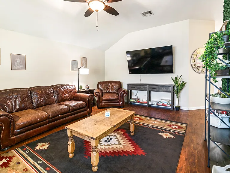 3711 Meadow View Dr — Photo 10