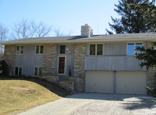 5950 S Koinia Cir, New Berlin, WI 53146