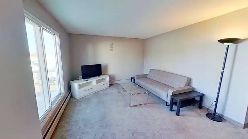 Hinton Apartment for rent - 2 Bedrooms — photo 2