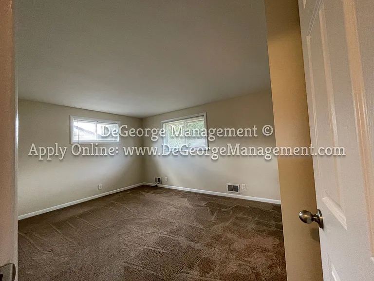 Bennington Townhomes — Photo 23