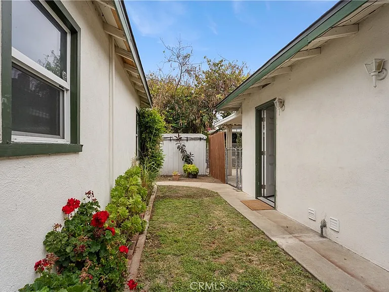 270 S 1st Ave — Photo 31