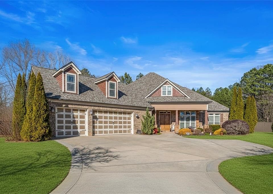 1st image of 215 Berry Hill Ln