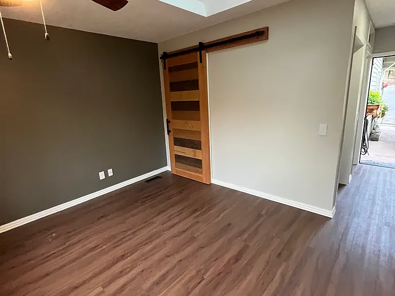 11290 SW Center St — Photo 25