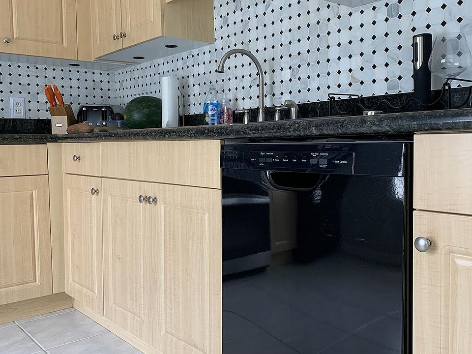 New Appliances + Backsplash