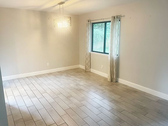 4th image of 203 Longleaf Ct