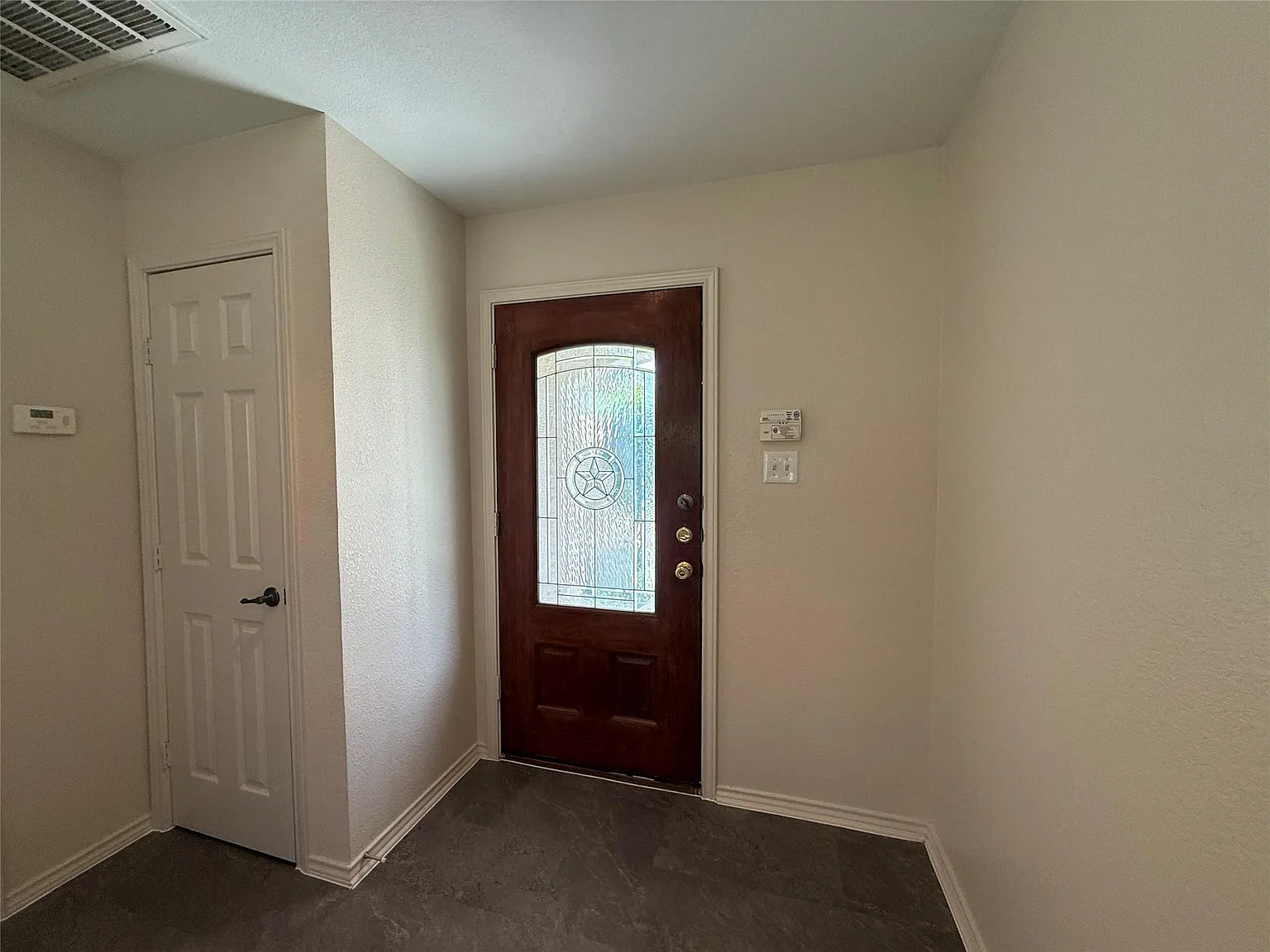 3 bed, 2.5 bath, 1784 sqft, $1,845 — Photo 2