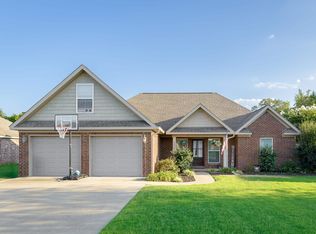 2004 Pleasant Dr, Muscle Shoals, AL 35661