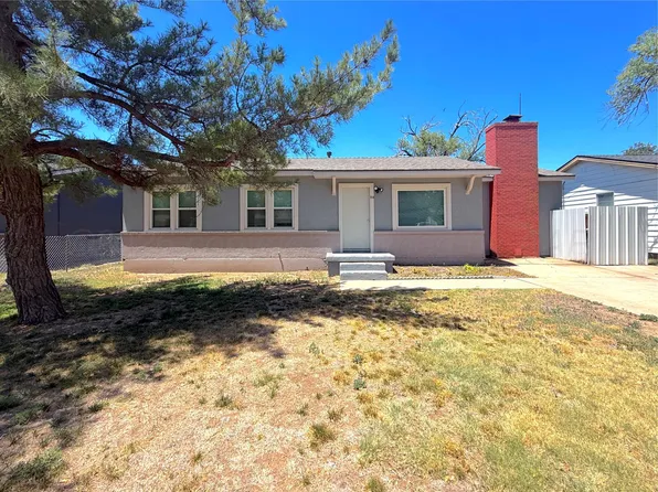 215 Peach Ave, Dumas, TX 79029