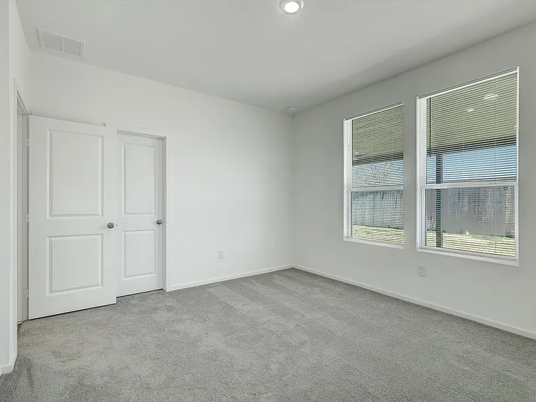 511 Louis Ln — Photo 2