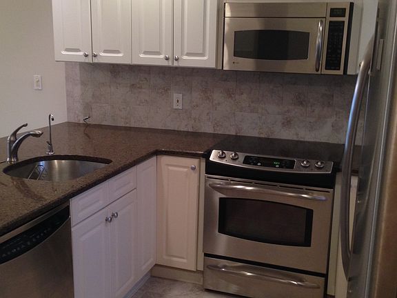 3rd image of 24 Hudson Point Ln Unit 24