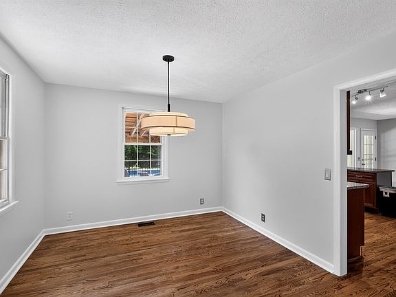 5th image of 7311 Henry Dr