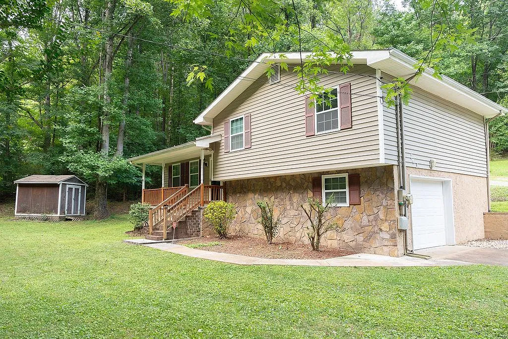3 bed, 1.5 bath, 1119 sqft, $2,000 — Photo 2