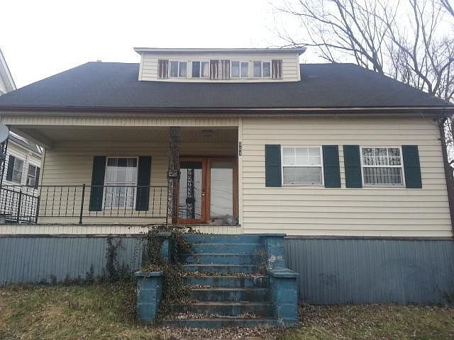 1st image of 809 Broadway St