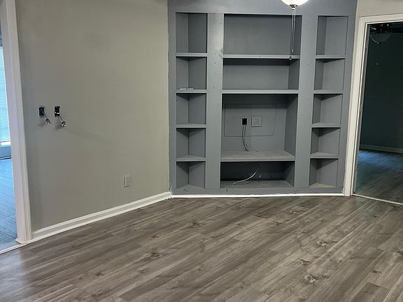 3rd image of 182 Chartwell Rd