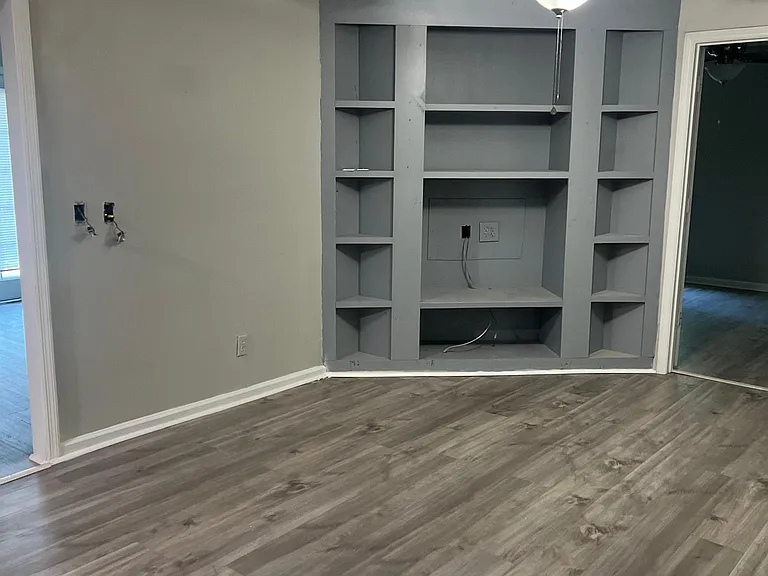 182 Chartwell Rd — Photo 3