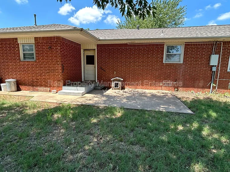 204 Wolf Ln — Photo 31