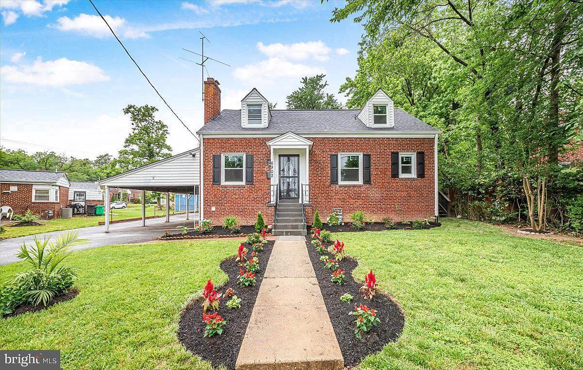 6 bed, 3.0 bath, 2808 sqft, $3,900 — Photo 1