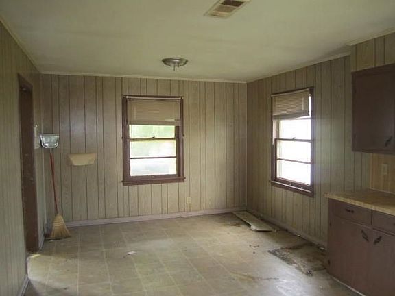4th image of 2348 6th Ave