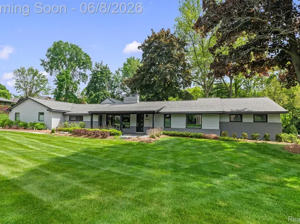 3885 Oakland Dr, Bloomfield Hills, MI 48301