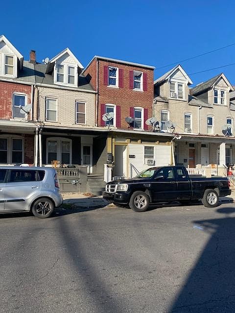 1st image of 827 W Washington St
