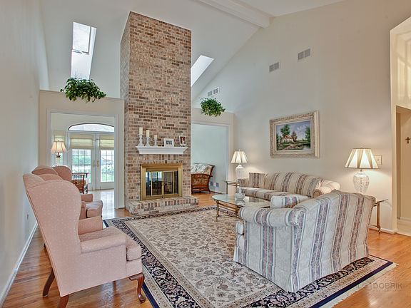 5th image of 2142 N Lake Shore Cir
