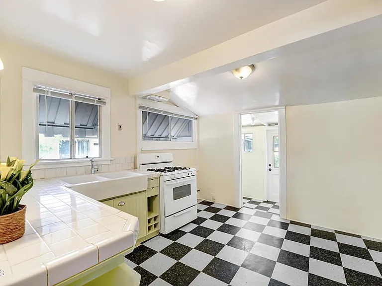 505 E Olive Ave — Photo 12
