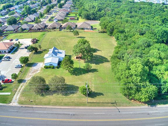 3rd image of 3240 SW 119th St