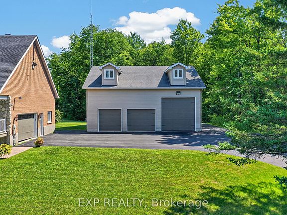 3rd image of 2737 Bouvier Rd