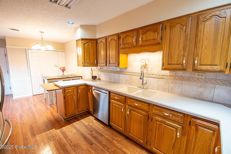 3rd image of 64 Crane Court