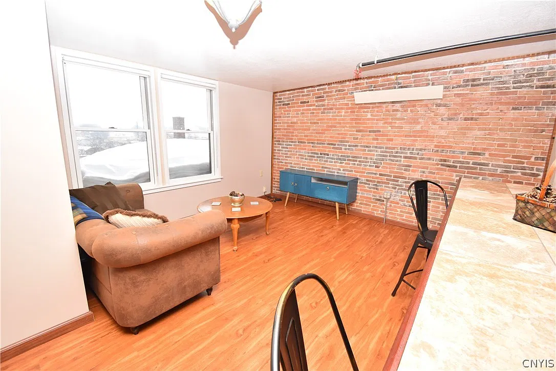 1 bed, 1.0 bath, 1000 sqft, $1,500 — Photo 2