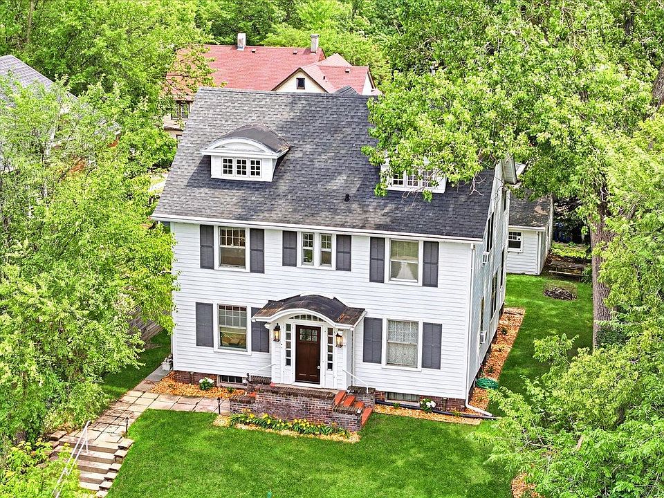 1st image of 1070 Bradley St