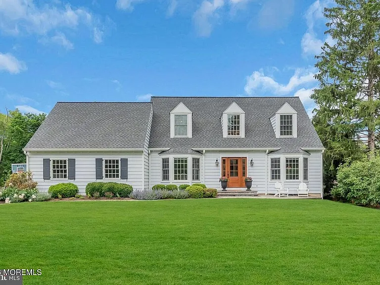 9 Chadwell Ct — Photo 1