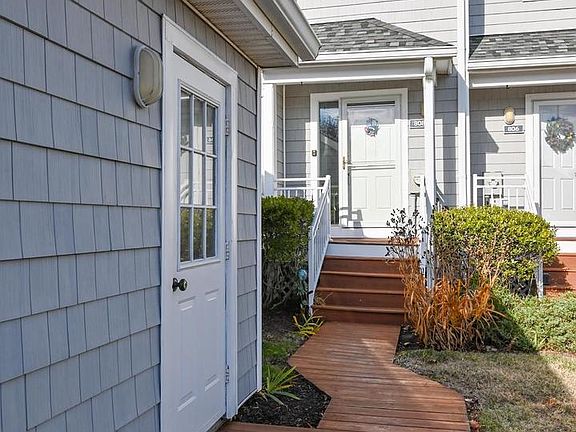 3rd image of 808 Oyster Cove Dr