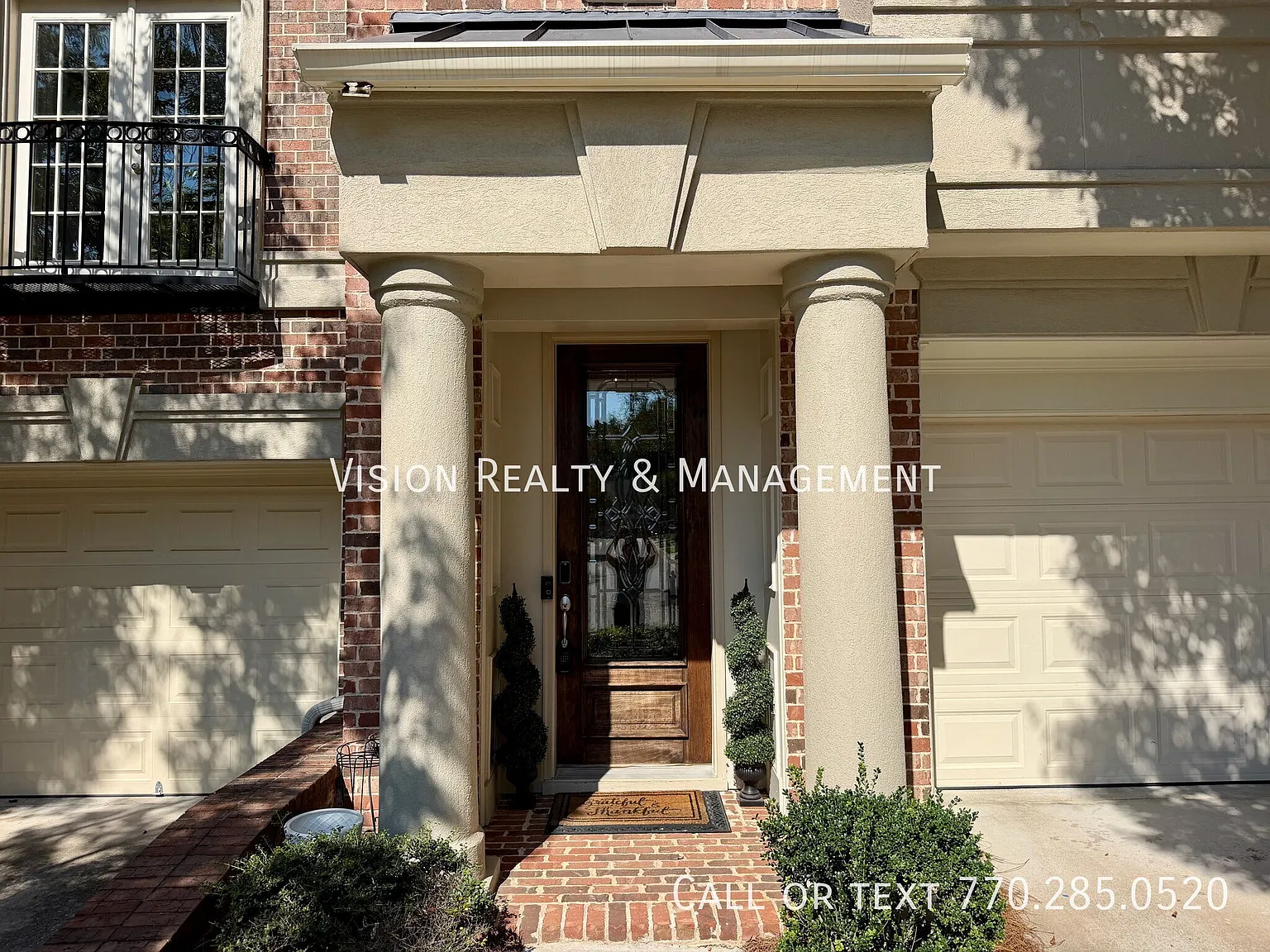 Luxury Townhome in Gate Community! — Photo 2
