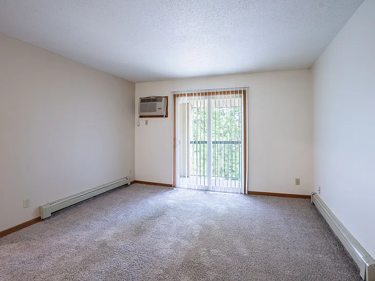 Grand Forks, ND Columbia West Apartments | 21C | Living