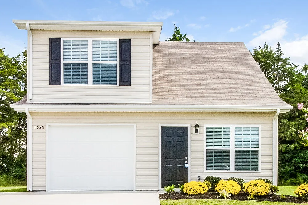 4 bed, 2.0 bath, 1412 sqft, $2,830 — Photo 1