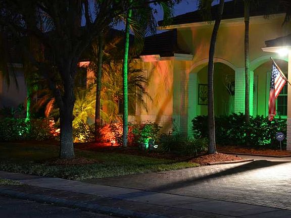 The Estate Homes of Pembroke Shores