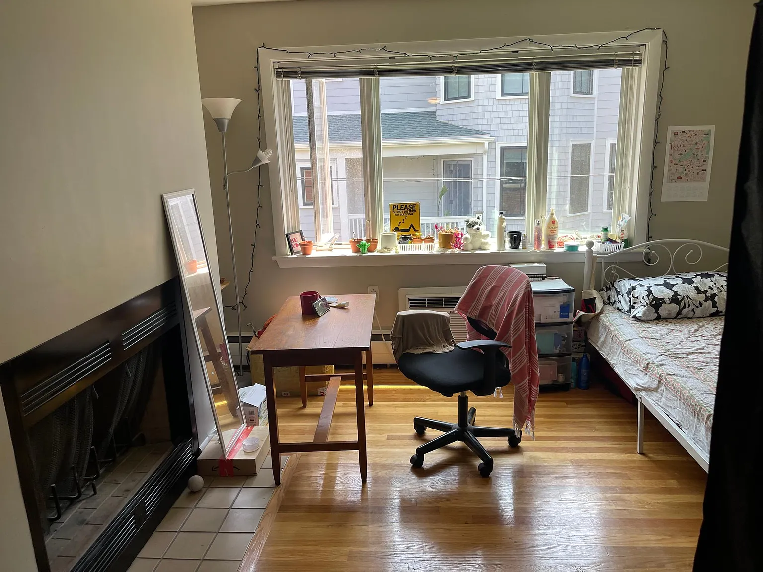 52 Evergreen St — Photo 4