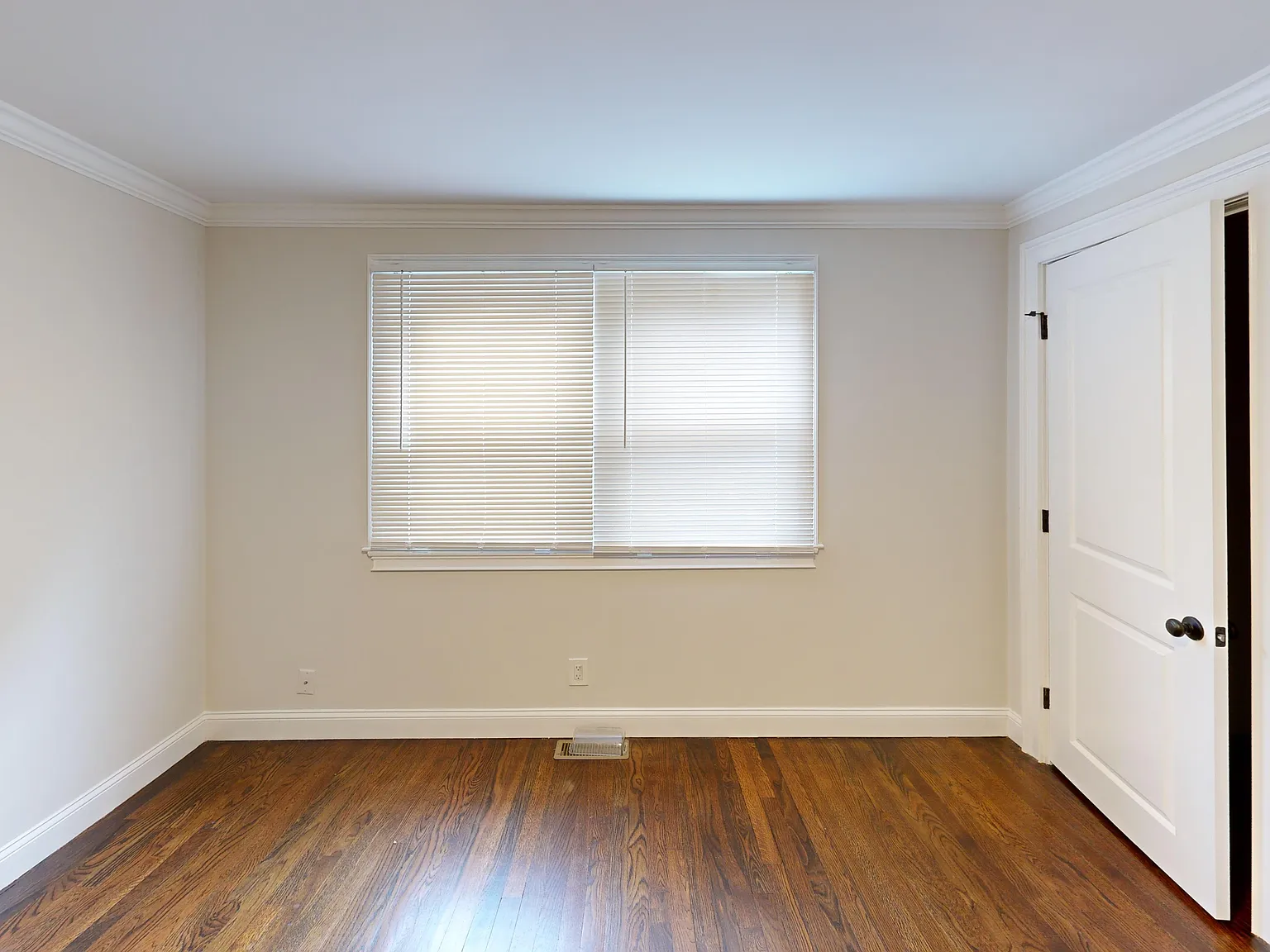 3 bed, $3,300 — Photo 4