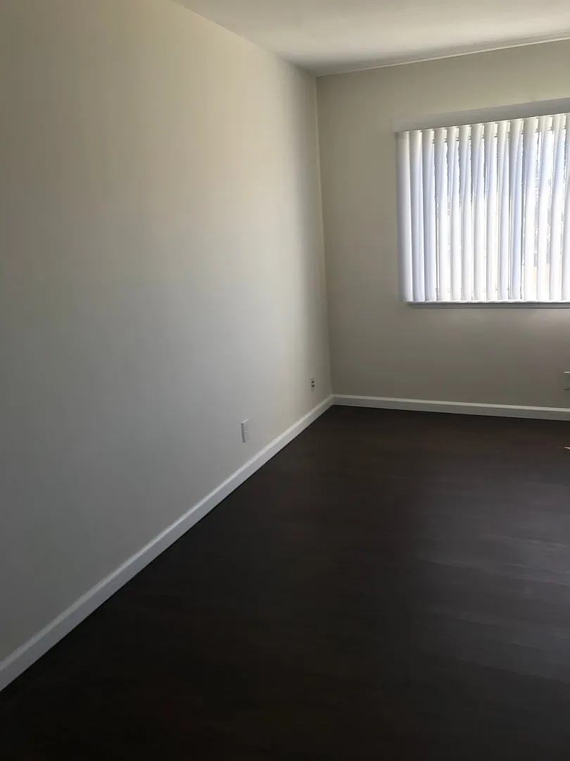 Valencia - La Paz Apartments — Photo 3