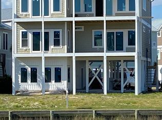 911 Bumble Bee Ln, Topsail Beach, NC 28445