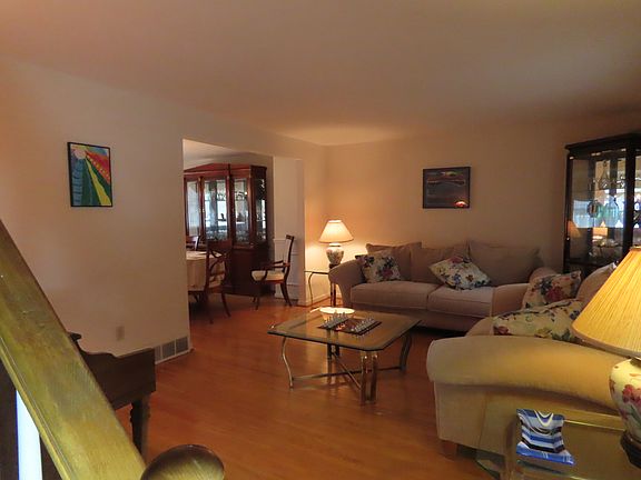 3rd image of 408 Willow Green Dr