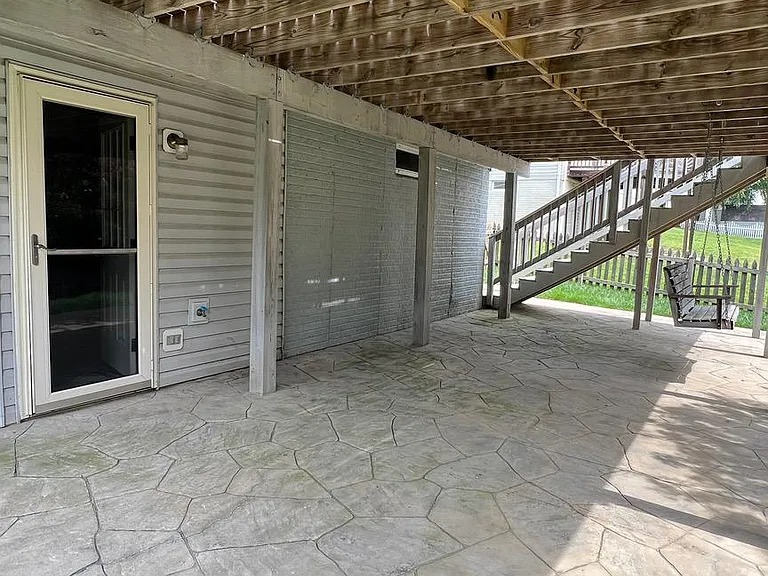 16 Emerald Dr — Photo 43
