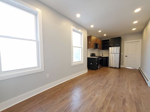 2nd image of 484 Mercer St #29E