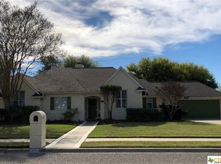 111 Masters Ct, Victoria, TX 77904