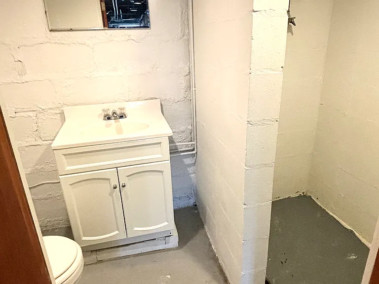 811 S Van Buren St — Photo 16