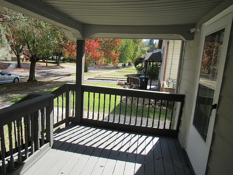 320 Zeller Ave — Photo 4