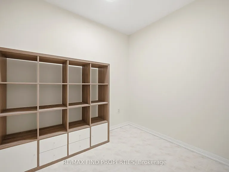 75 Harris Blvd — Photo 34