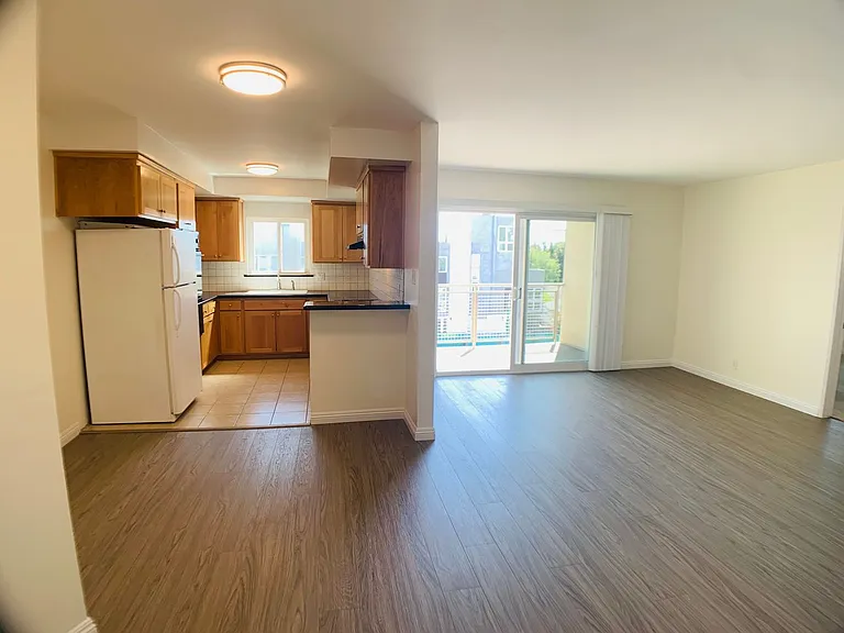 5511 W Olympic Blvd — Photo 4