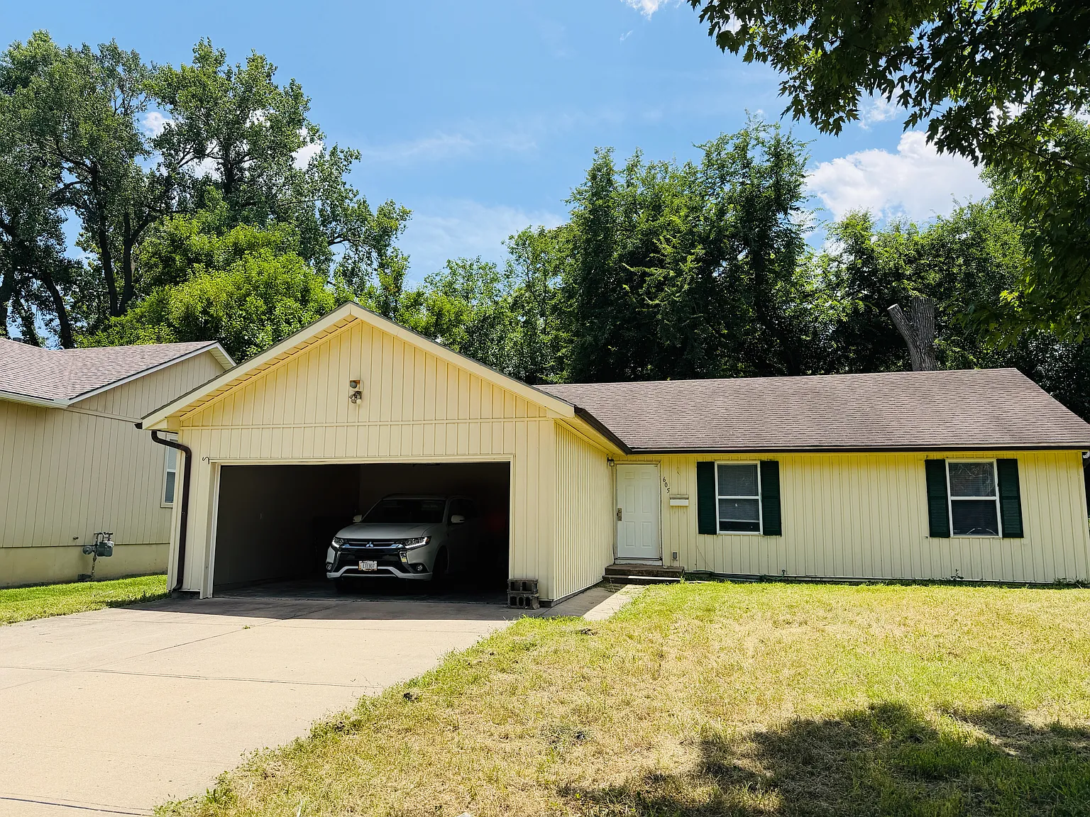 3 bed, 1326 sqft, $2,400 — Photo 1